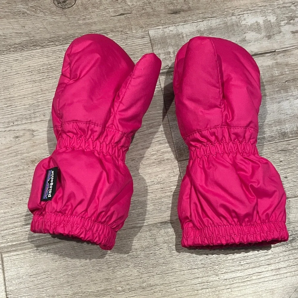 NWOT Pink Patagonia Puffball Baby Mittens